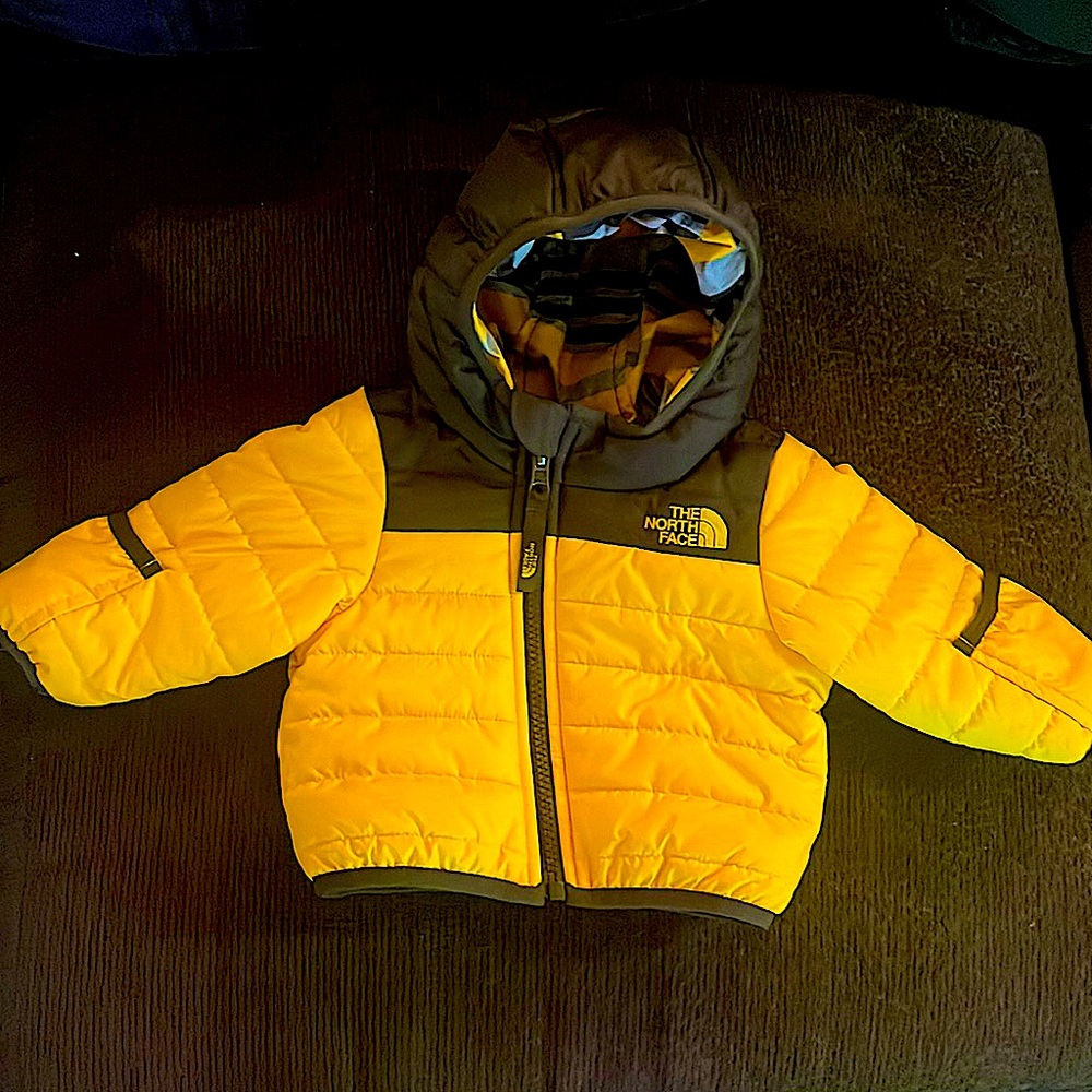 The North Face~Reversible infant puffer coat-Sz 3/6 Months